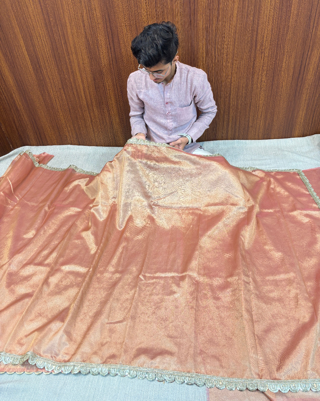 PLAIN BANARASI TISSUE SAREE WITH ELEGANT LACE DETAIL