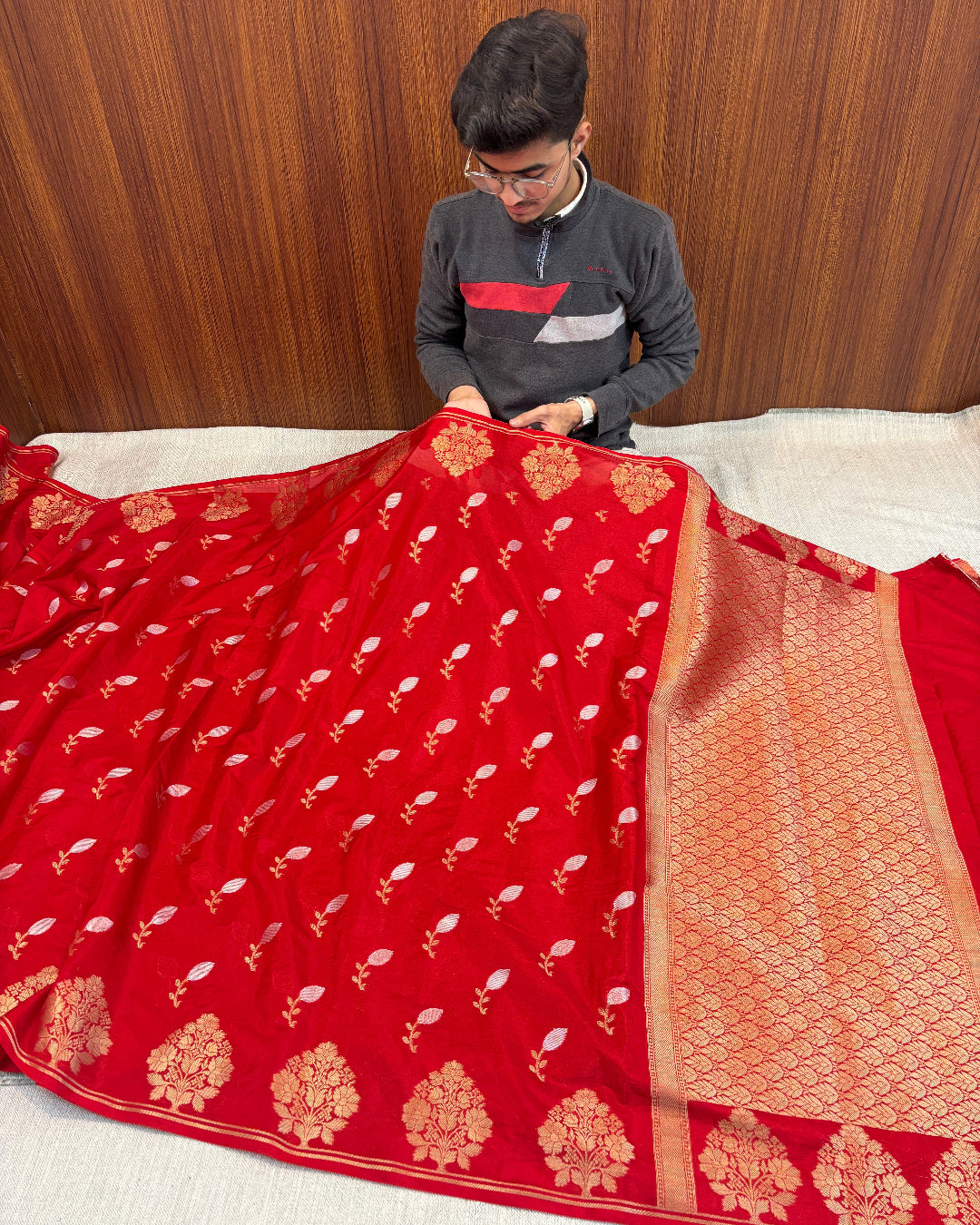 PATTI JAAL RED FLORAL BORDER ULTRA SOFT PREMIUM BANARASI SAREE