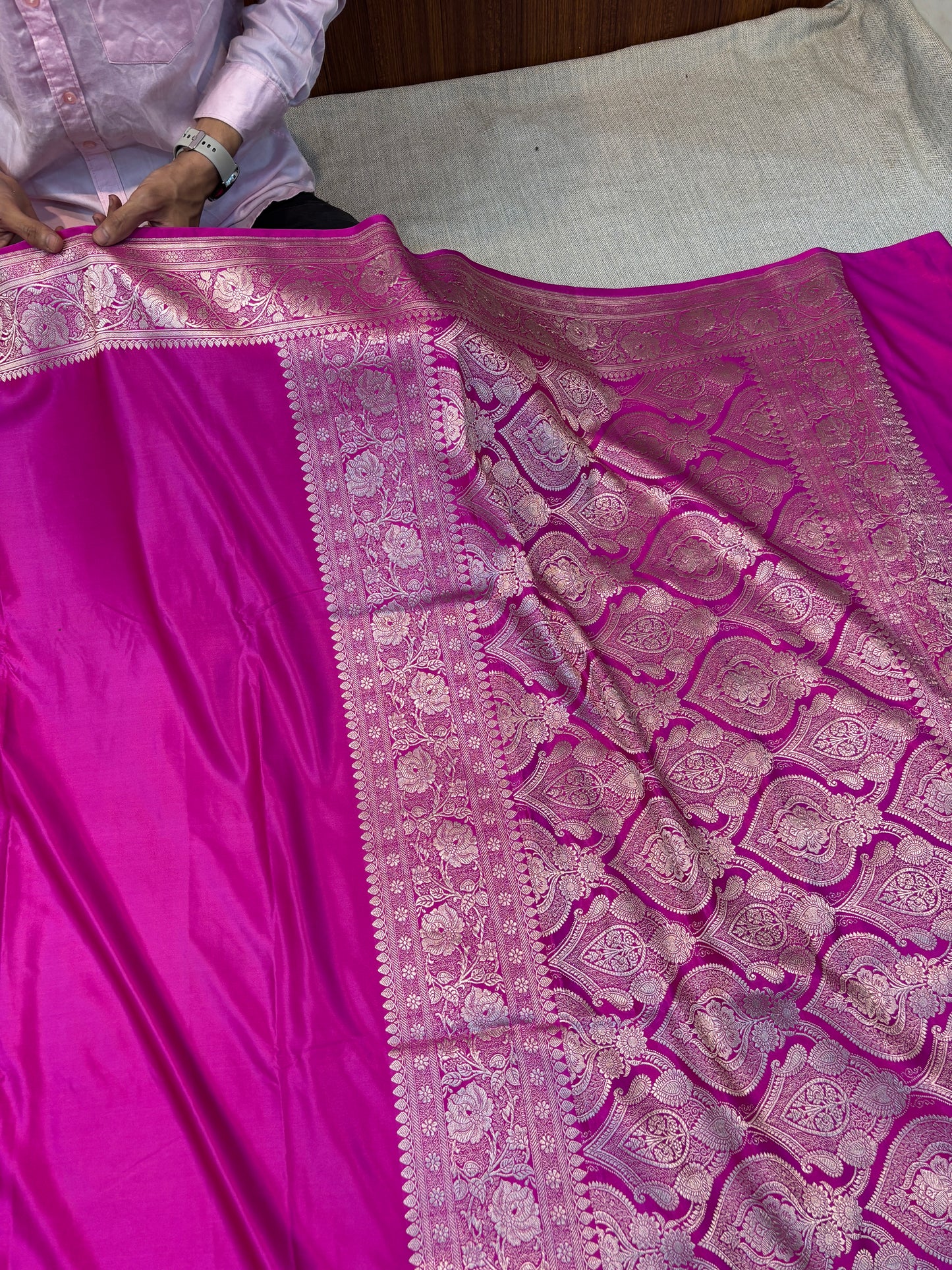 Premium Banarasi Magenta Mashru Kataan Plain Silk Saree