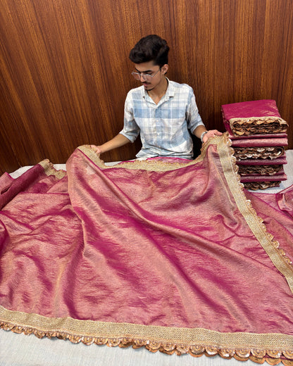 METALLIC RANI SHADED PLAIN CRUSH TISSUE BANARASI SAREE WITH LACE